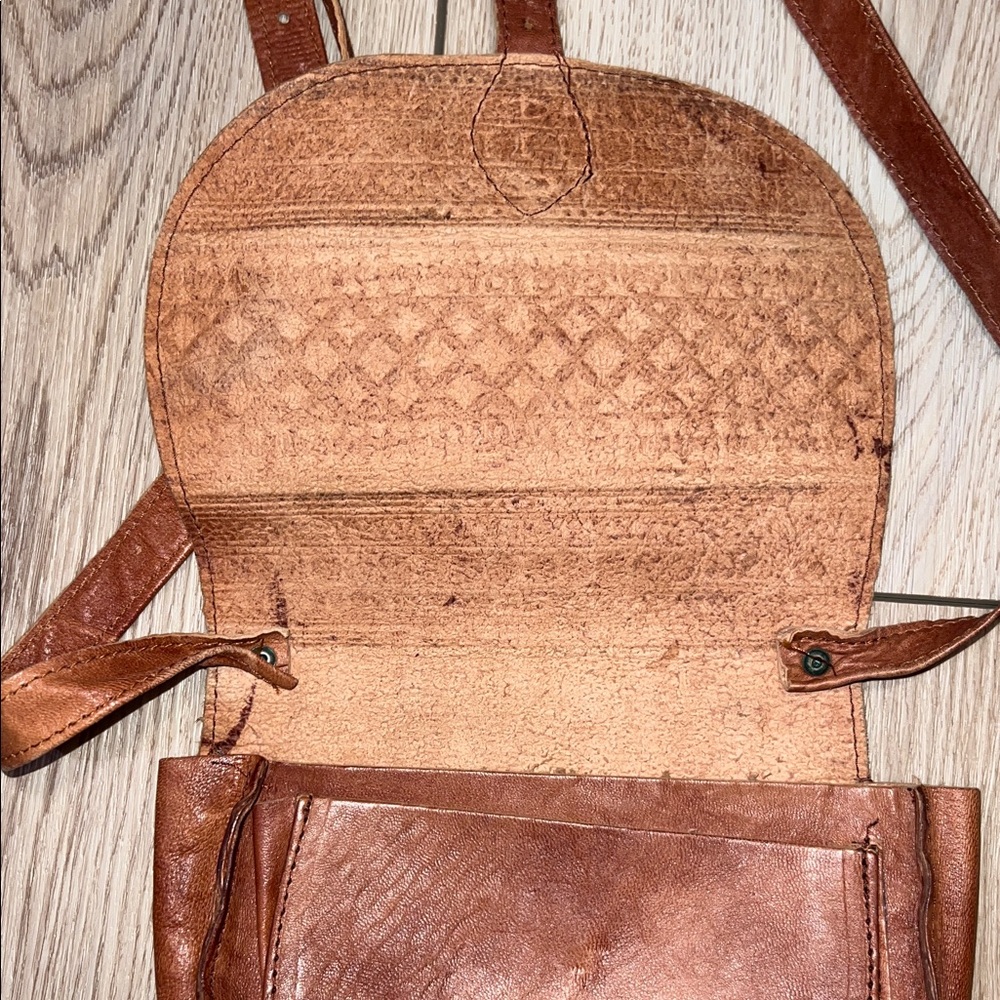 Vintage Circa 1990’s Brown Leather Crossbody Bag - Picture 6 of 16